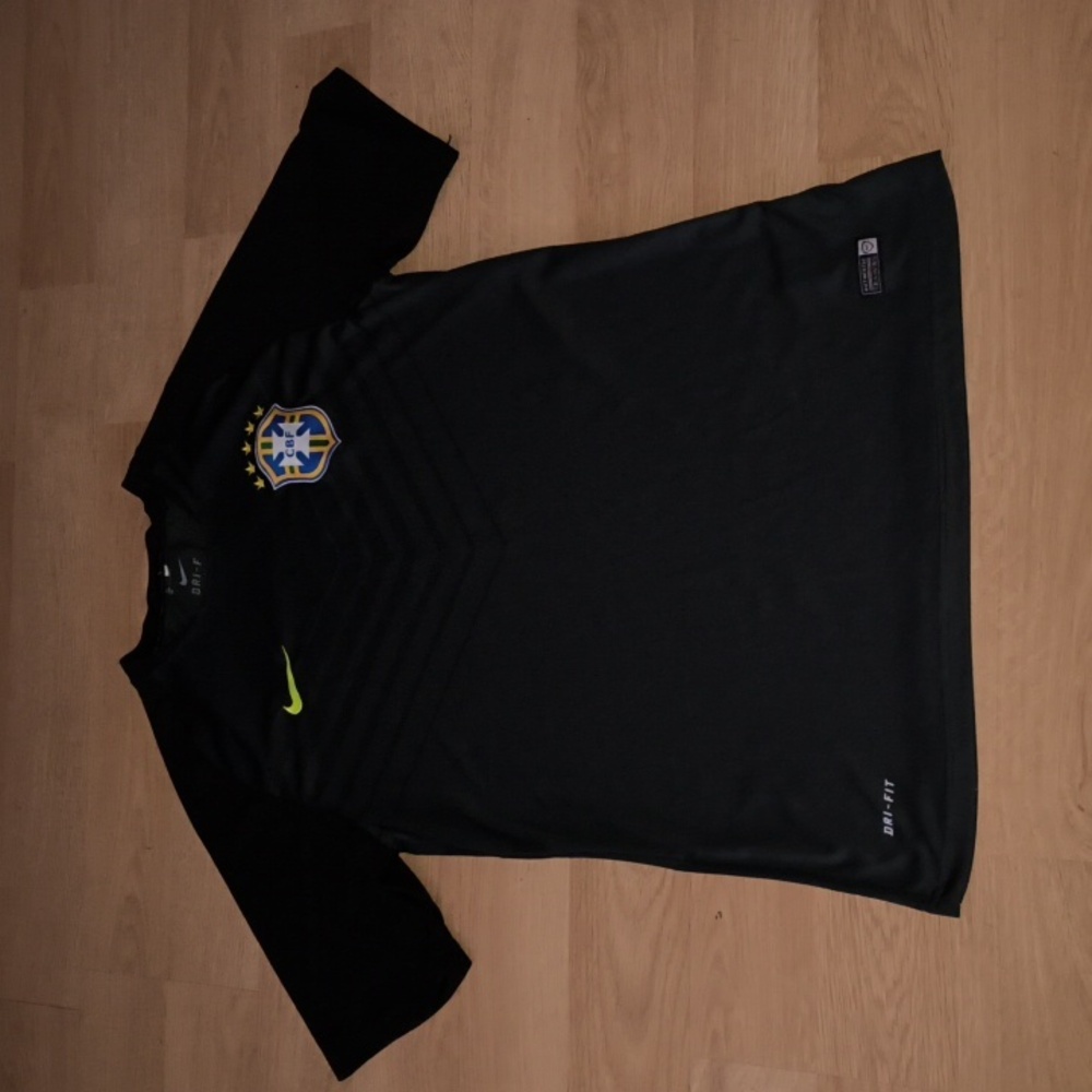 Nike Men's 2014-2015 Brazil Pre-match T shirt Size L